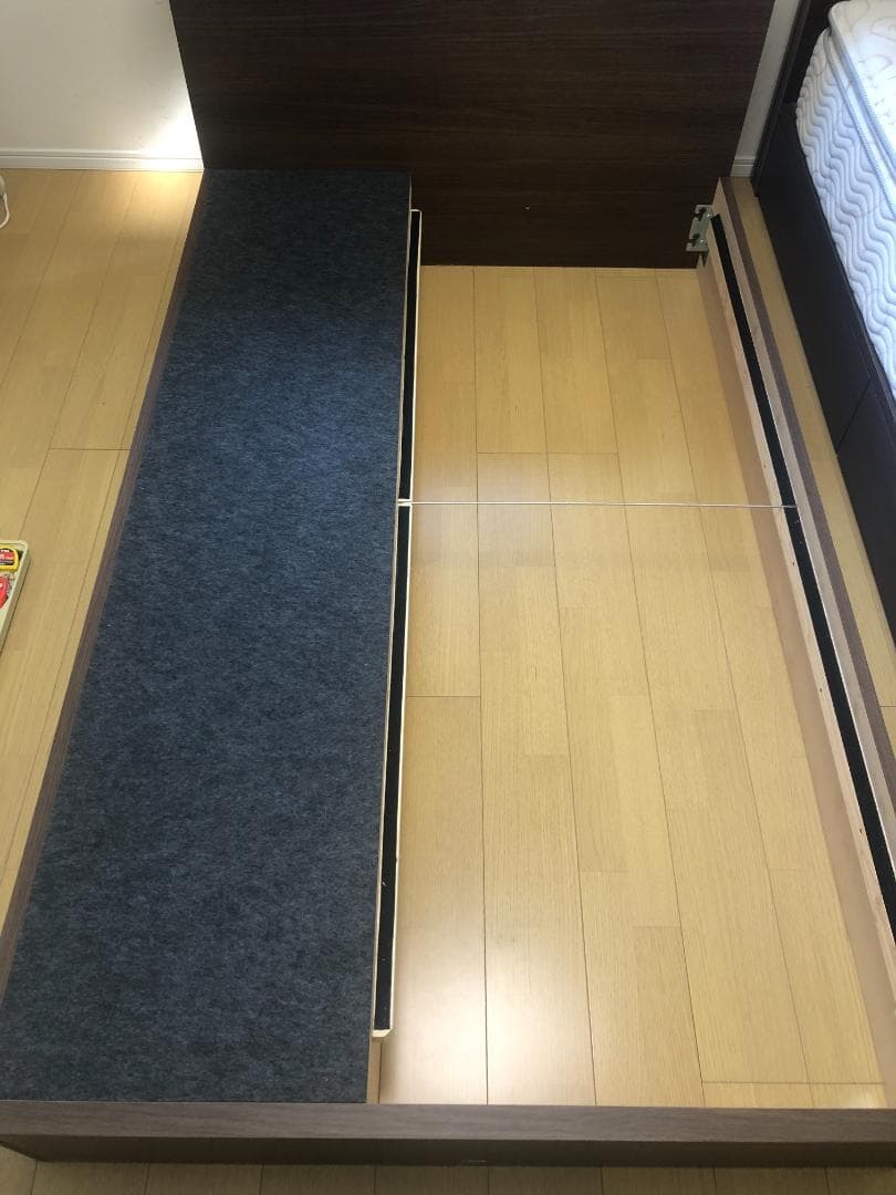 シモンズ　ベッドフレームのみ　セミダブル　引き出し（収納）&コンセント付