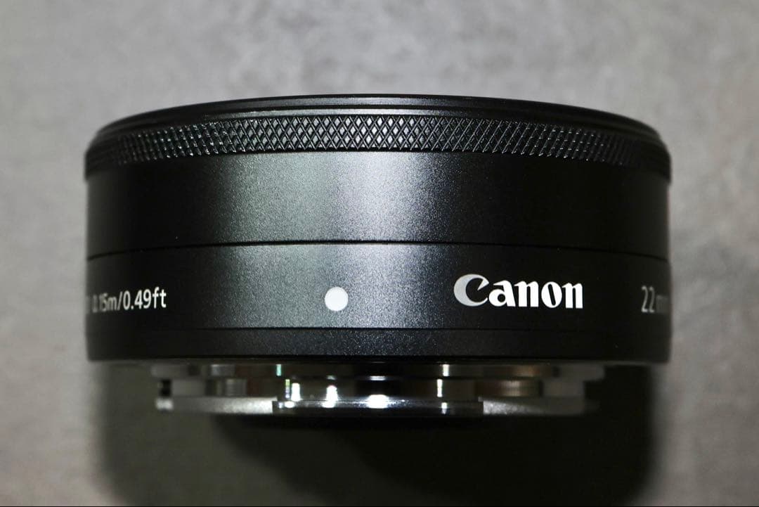 キャノン　CANON. EF-M22mm F2 STM レンズフード付き
