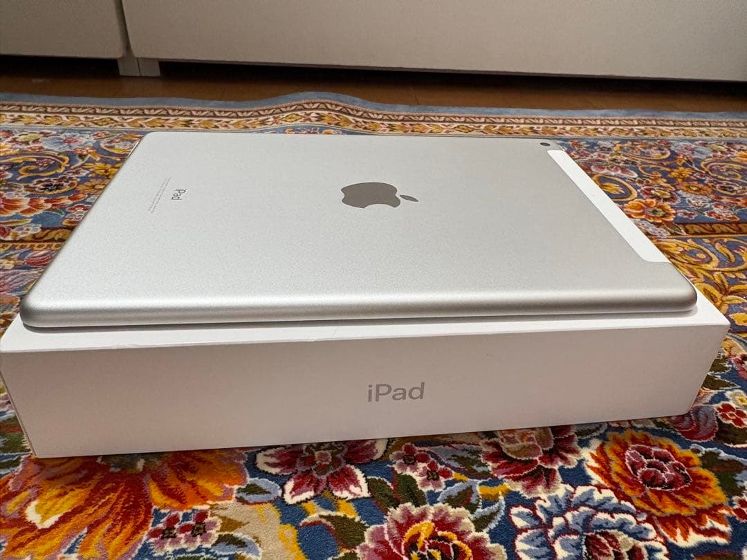美品❗️iPad 第6世代 32GB Wi-Fi＋Cellularモデル