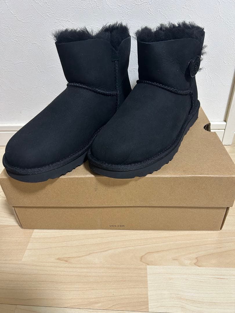 UGG ムートンブーツ MINI BAILEY BUTTON 2 黒