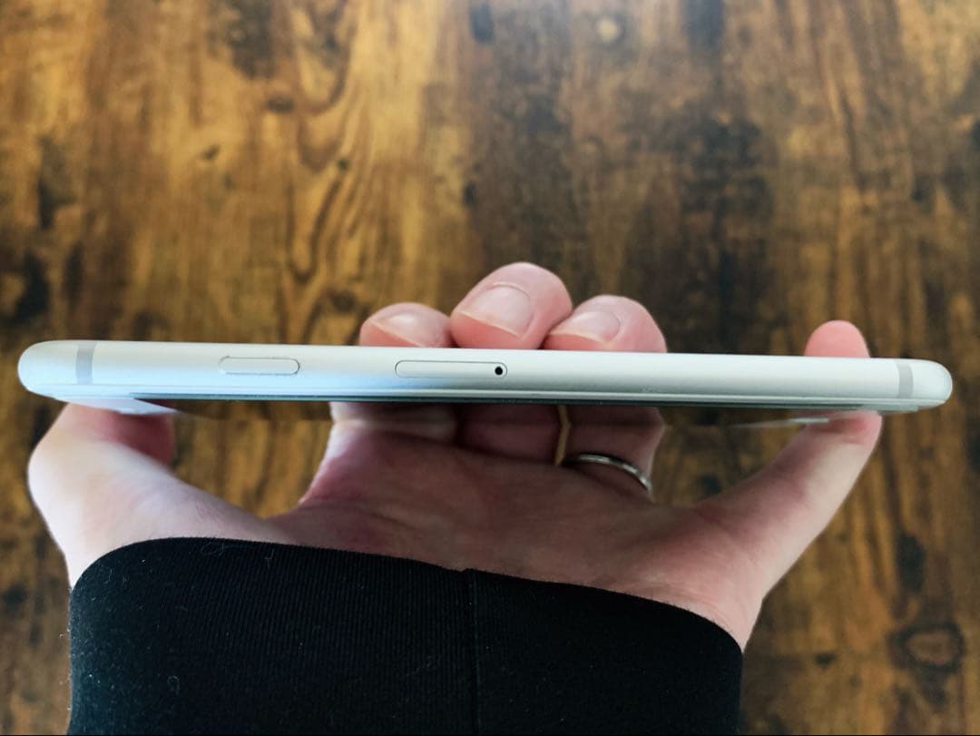 iPhone 6s 本体 128GB 純正バッテリー SIMロック解除済み