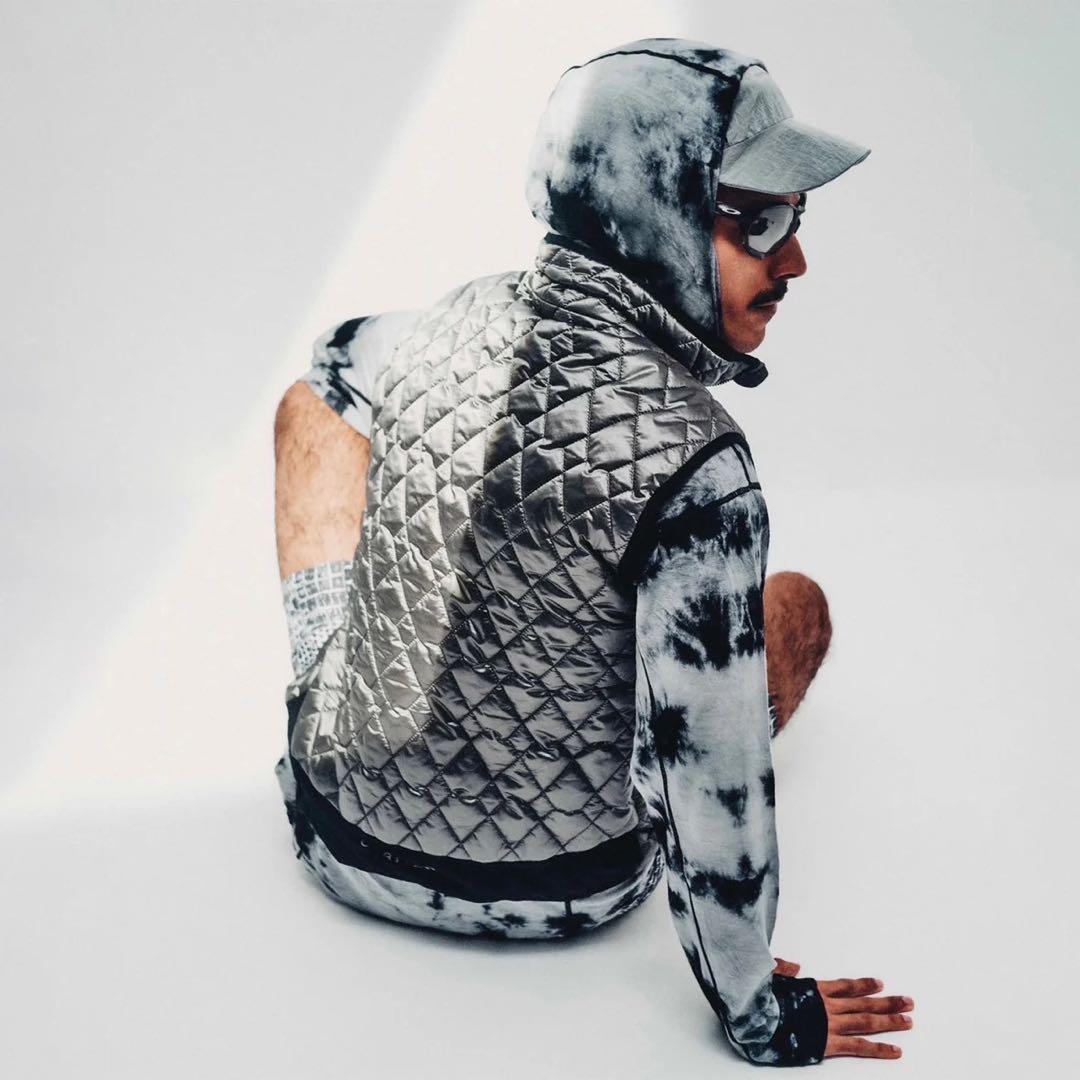 【即完売品】charbon running/S/シルバー/ベスト