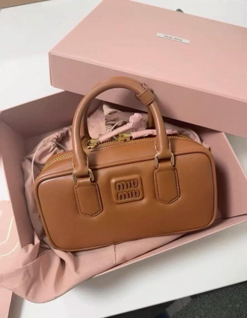 Miu⭐️ Miu レザー ハンドバッグ ブラウン~~~