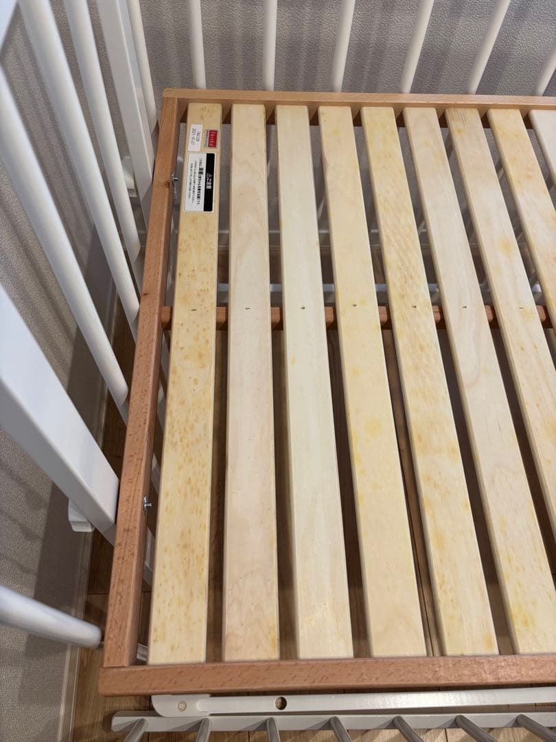 （北九州市に受け取りに来れる方限定）キャスター付き木製ベビーベッド