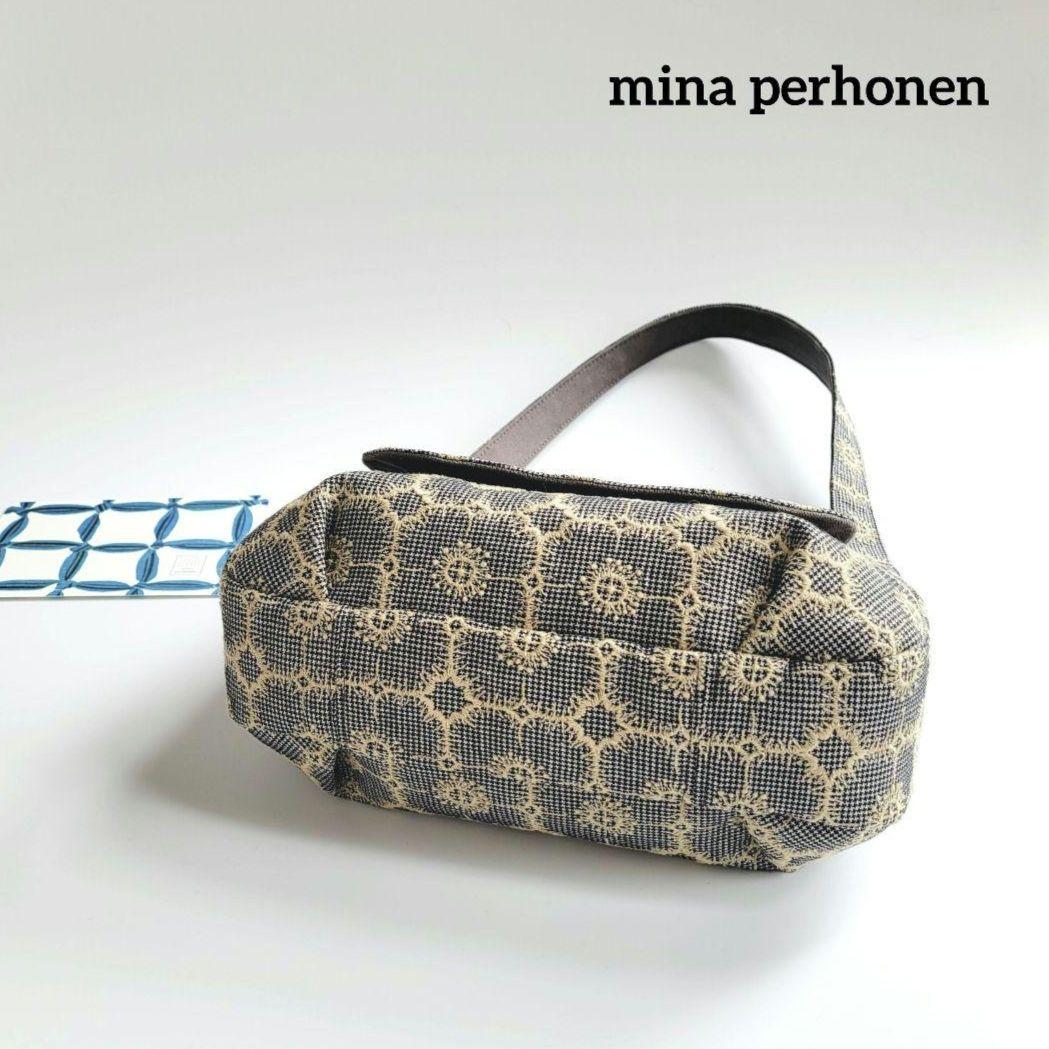 ミナペルホネン　タック入りフラップショルダーバック anemone