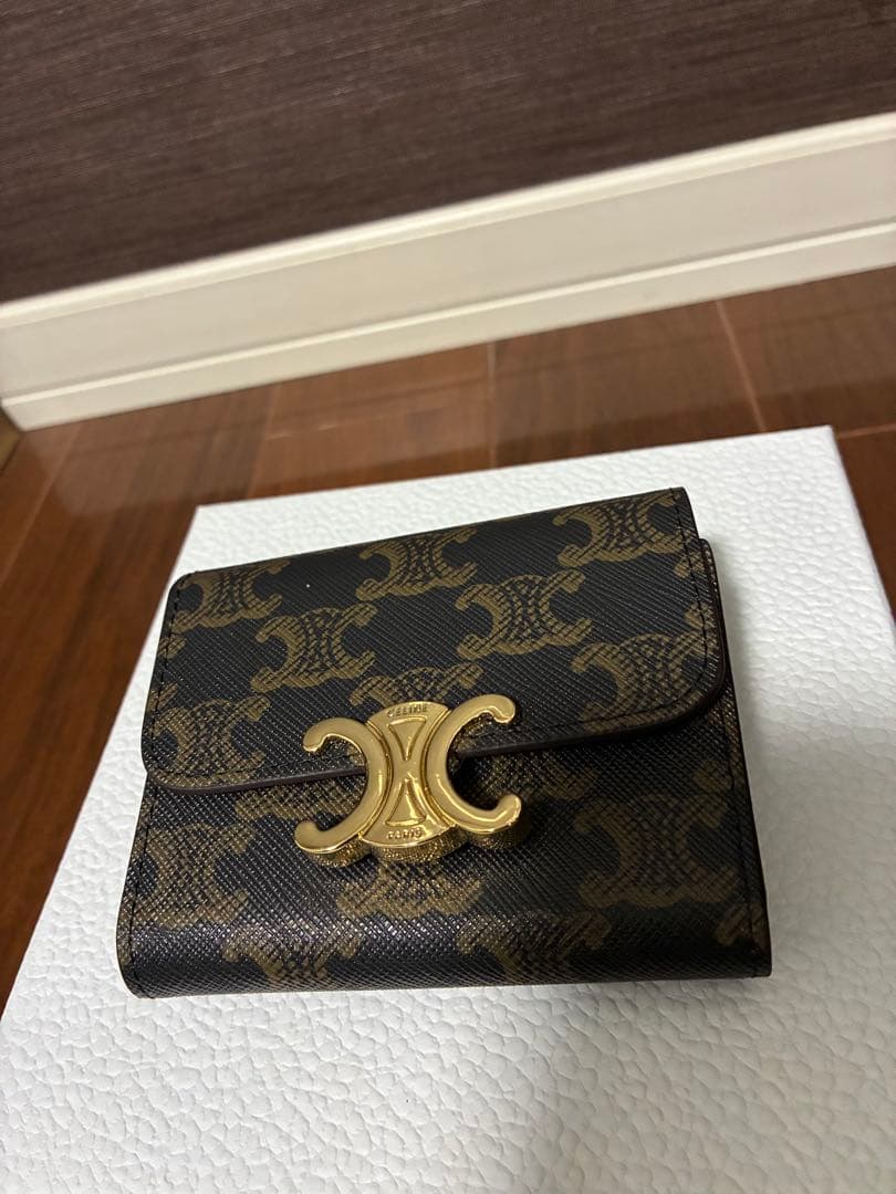 セリーヌ　三つ折り財布