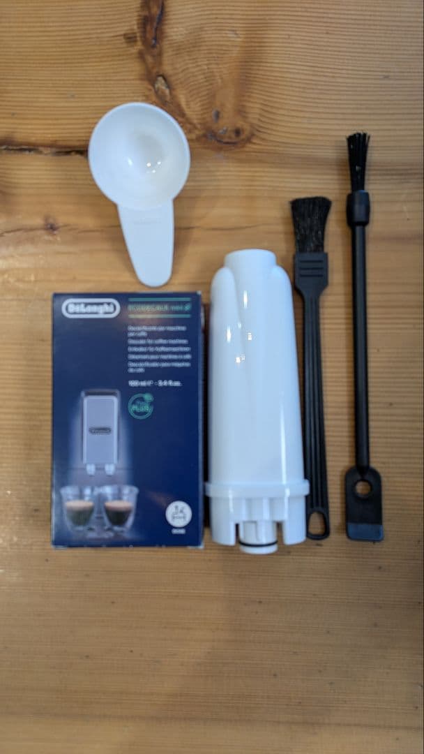 デロンギ　マグニフィカスタート　コーヒーメーカー ECAM22020W