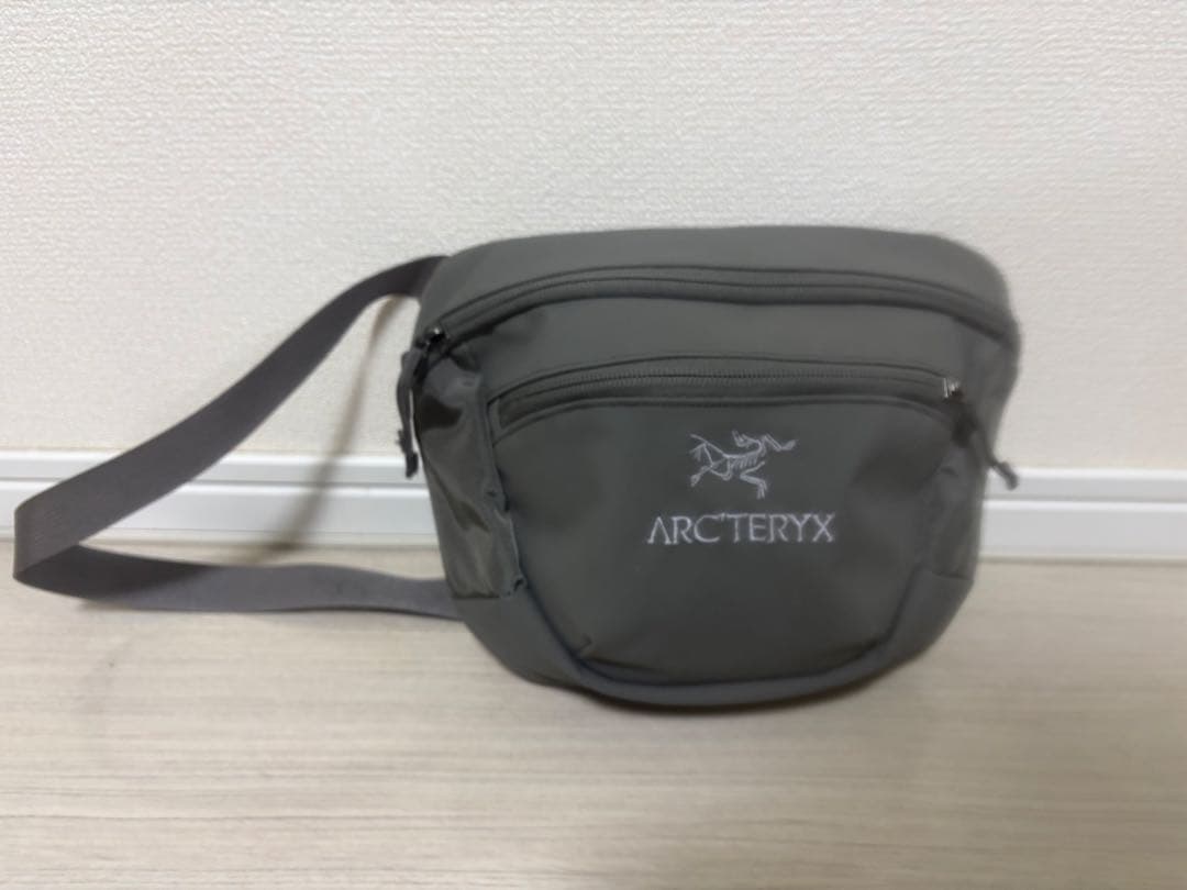 【とも様】ARC'TERYX ボディバッグ グレー