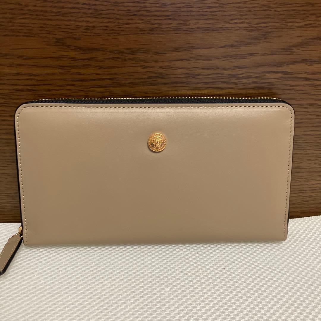 新品　ヴェルサーチ　ラウンドファスナー　長財布　メドューサ　ベージュ