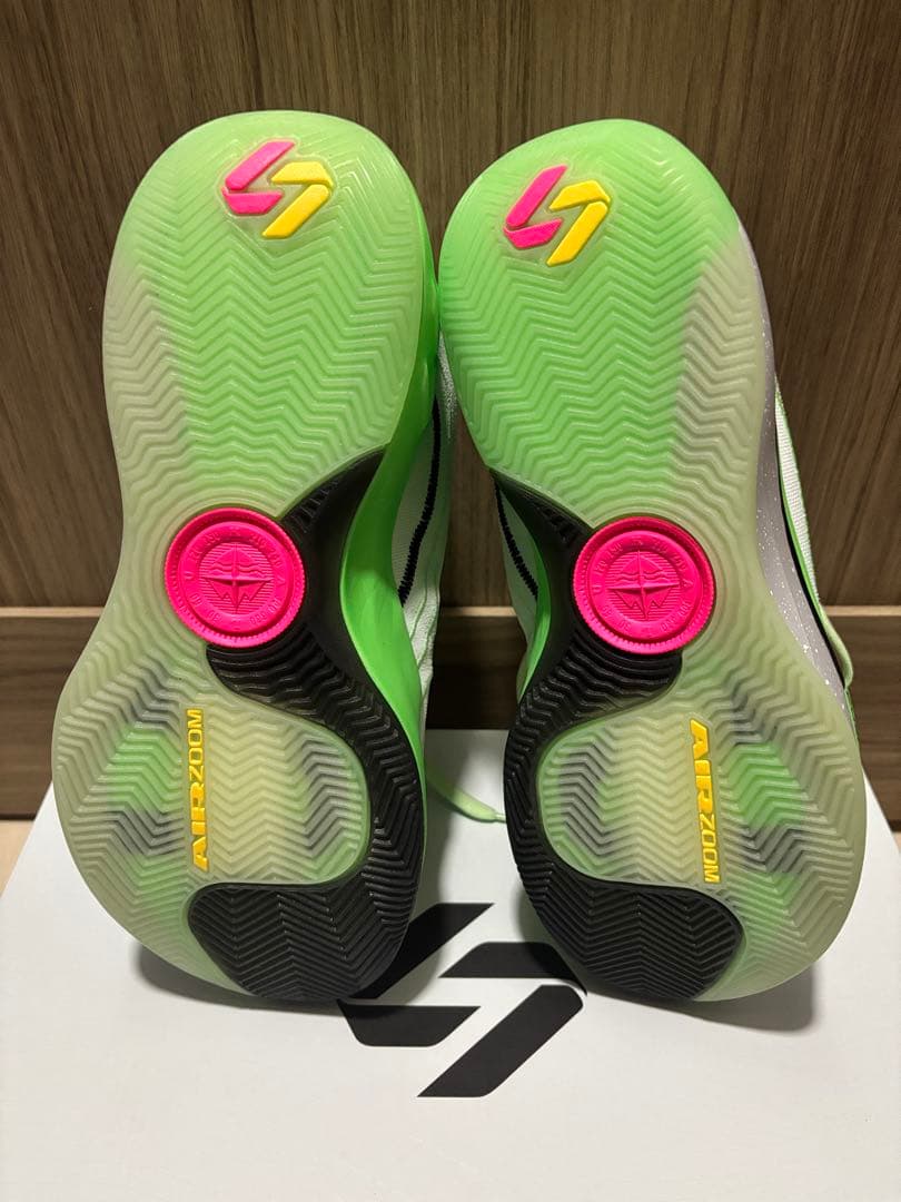 早い物勝ち☆新品同様ルカ 4 PF スペースナビゲーター　25.5cm