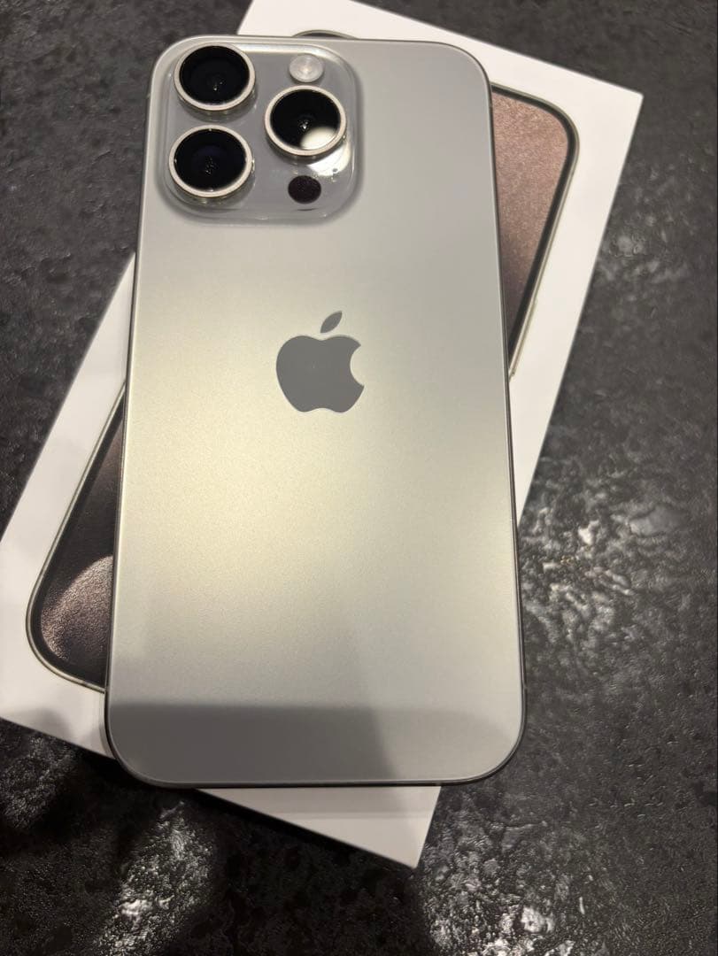 Apple iPhone15 Pro 128gb本体 ブラックチタニウム