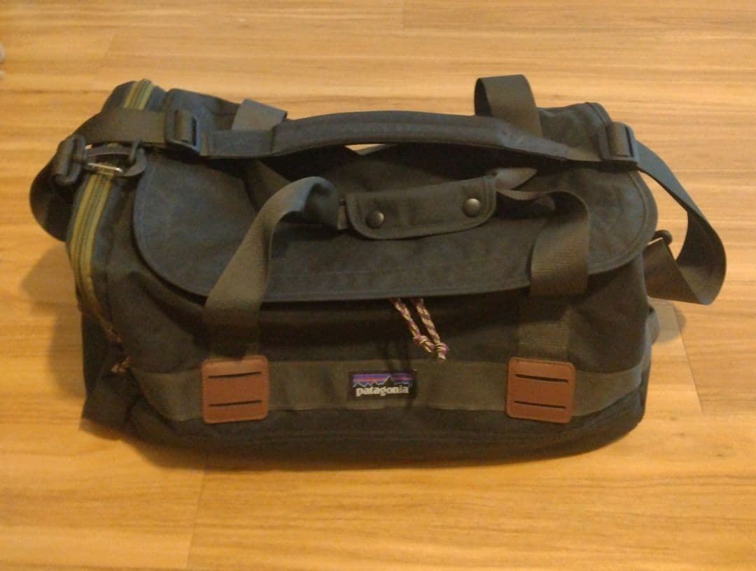 patagonia ネイビーダッフルバッグ 中型