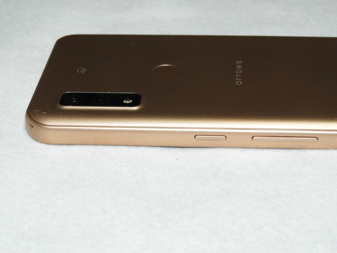 FCNT arrows We FCG01 au ゴールド SIMフリー