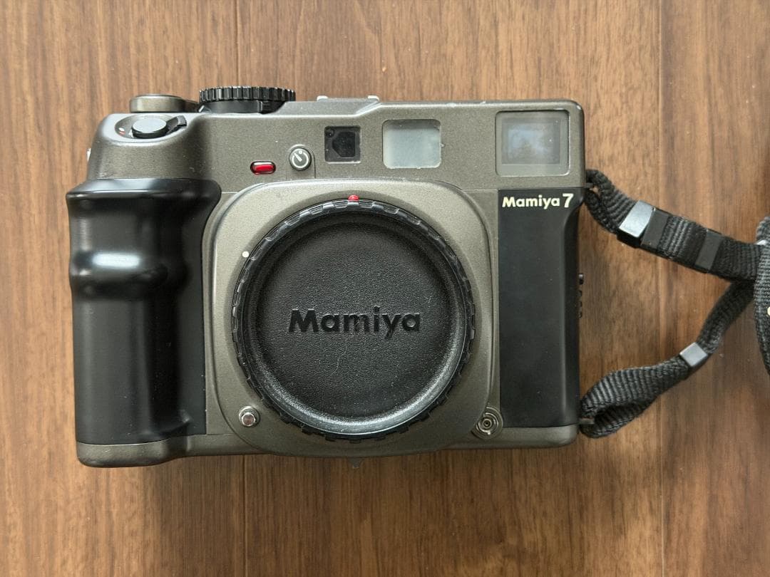 マミヤ Mamiya 7 ボディ 純正キャップ・ストラップ付