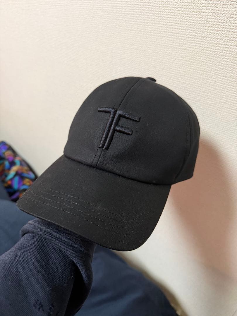 TOM FORD 黒キャップ