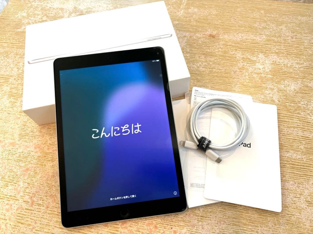 y*u様 ⭐️ iPad 第9世代　シルバー 本体と充電ケーブル付き⭐️
