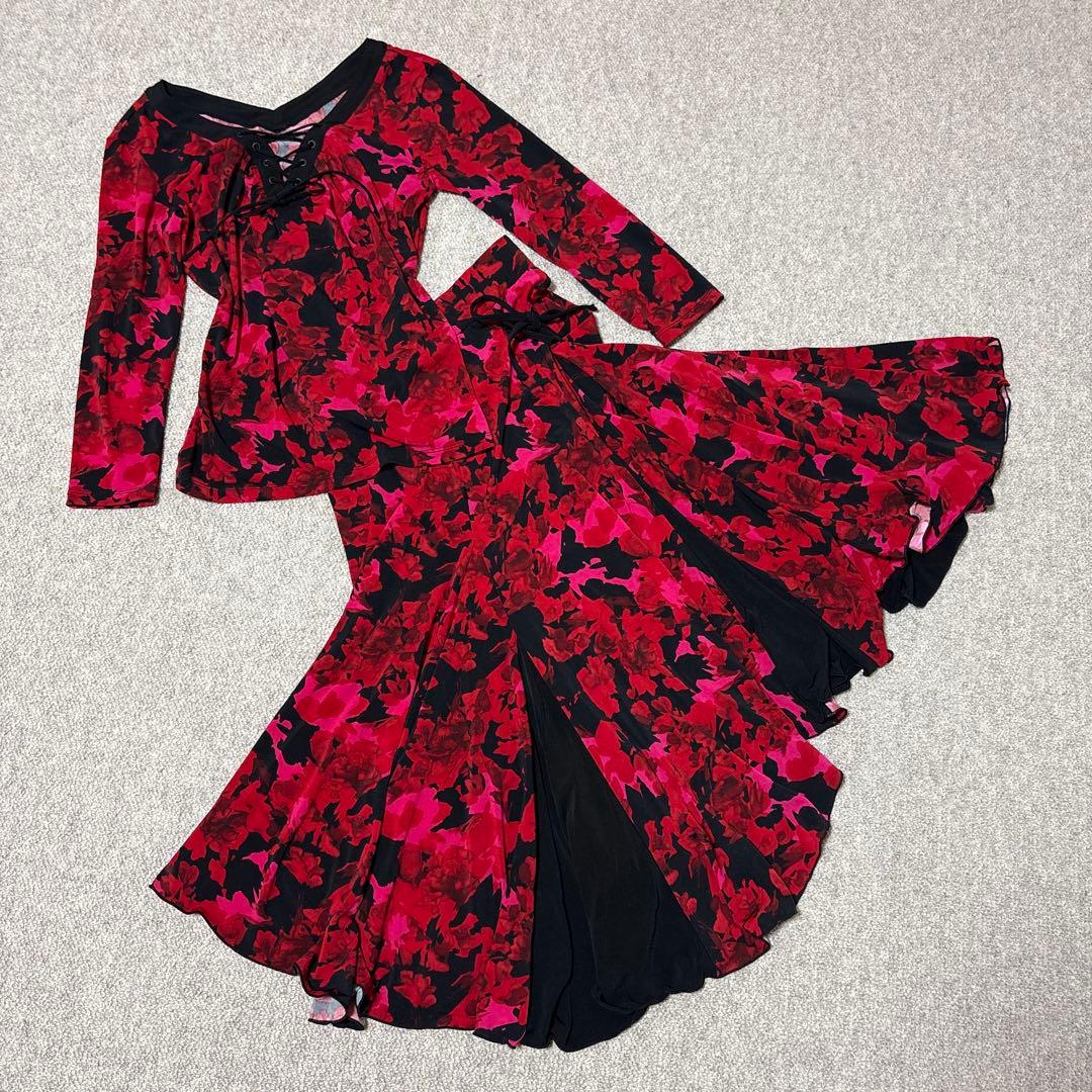 美品　チャコット　鮮やかな赤と黒　社交ダンスウェア上下セット　イヤリング