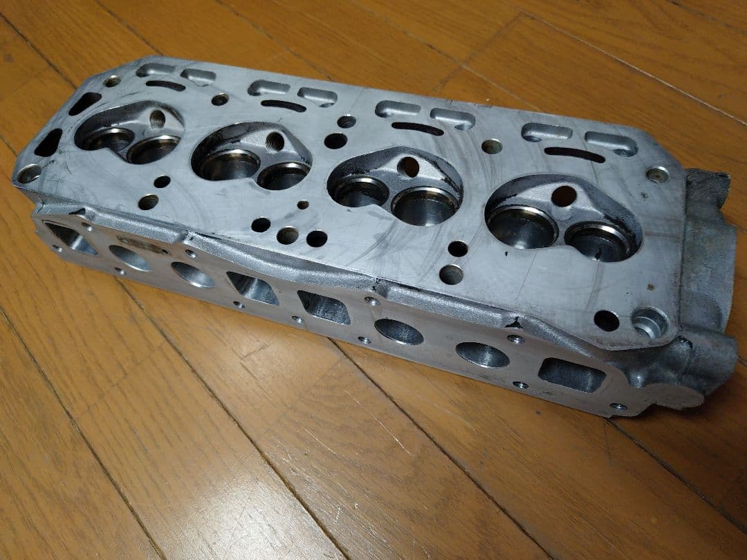 サニートラック　A12型エンジン　ヘッドブロック