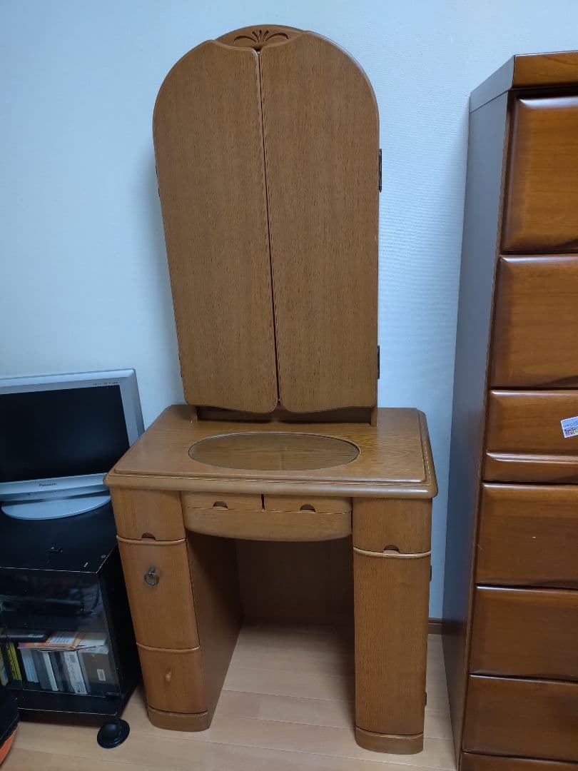 木製 三面鏡ドレッサー（収納たっぷり・鏡裏収納・コンセント付き）