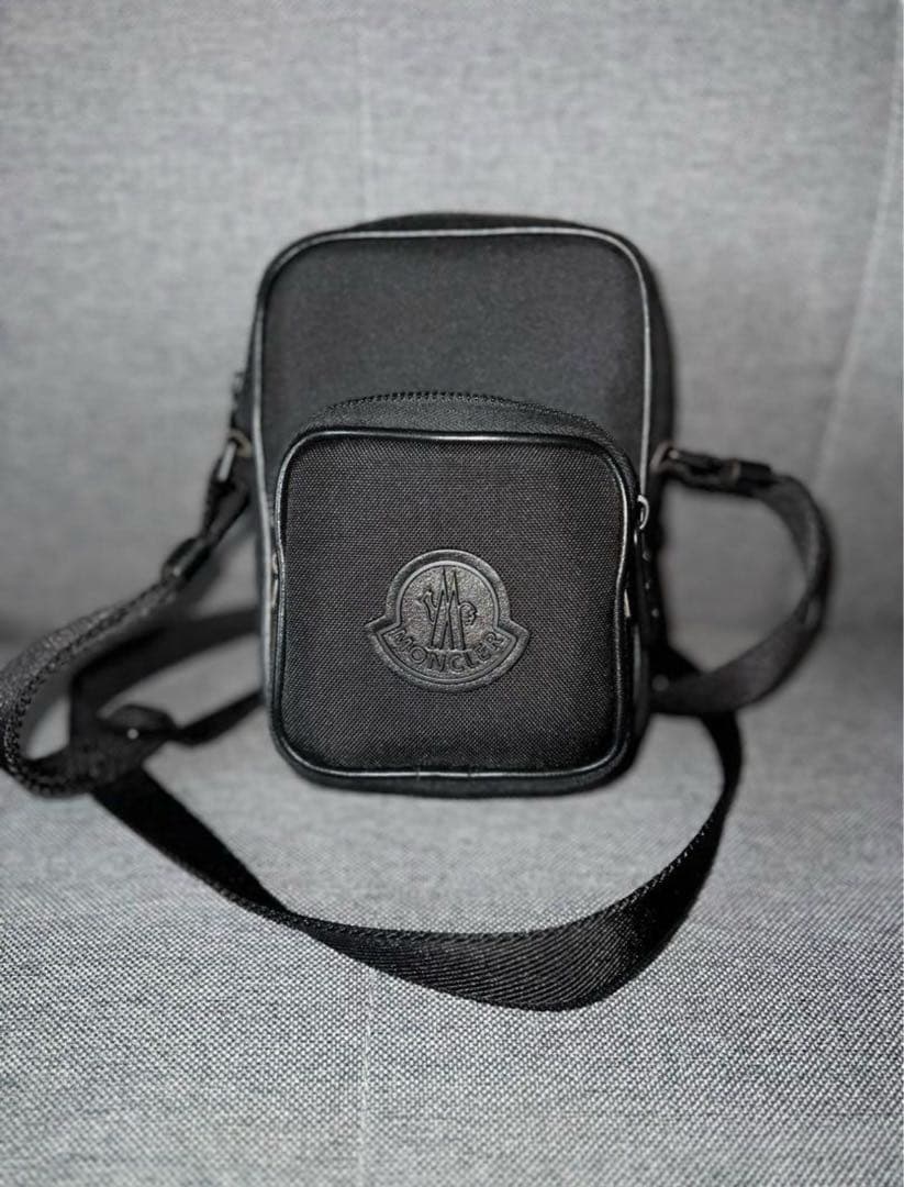 ゲリラ出品‼️定価１１万‼️早い者勝ち‼️MONCLER YEHOR ショルダーバッグ