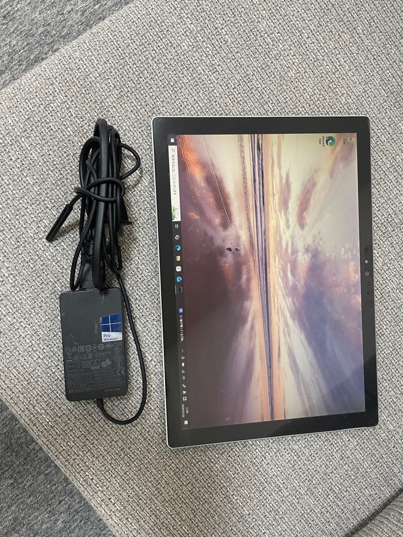 [美品]Microsoft Surface Pro 4（i5-第6世代）