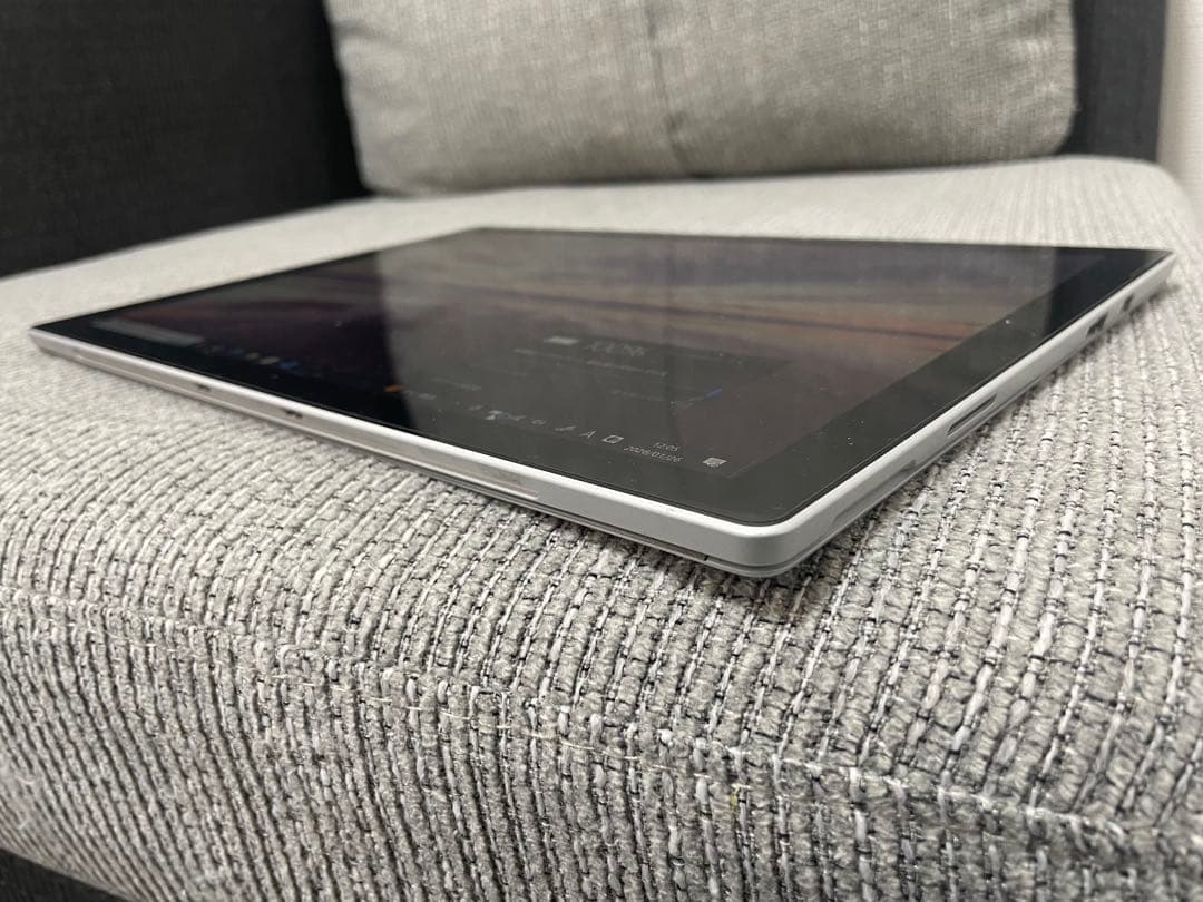 [美品]Microsoft Surface Pro 4（i5-第6世代）