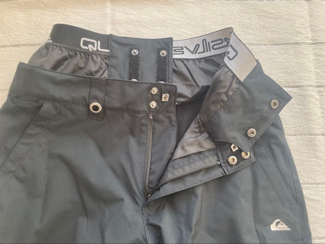 未使用に近い⭐︎クイックシルバー、スノーボードパンツ、スノボウェア、黒、Sサイズ、