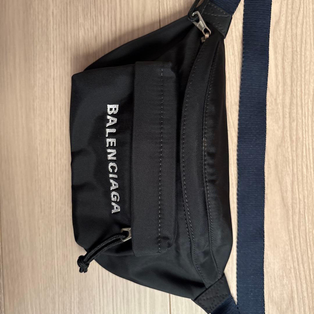BALENCIAGA バレンシアガ　ボディバッグ
