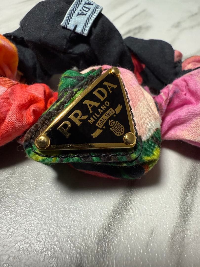 PRADA トライアングルロゴ ヘアシュシュ ヘアゴム 花柄
