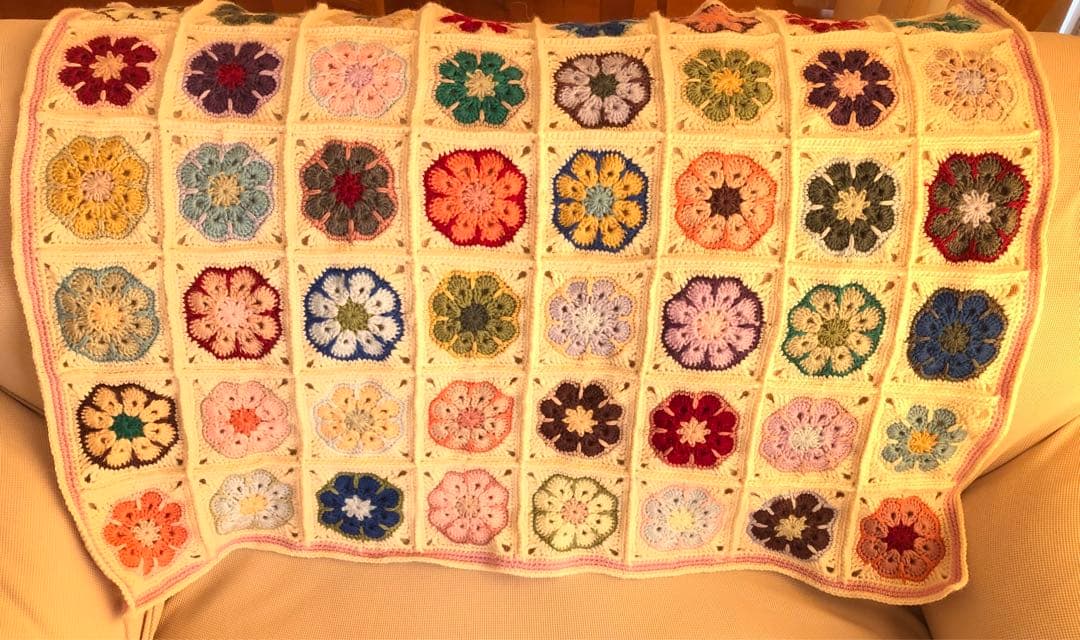手編み　ブランケット　膝掛け　アフリカンフラワー　モチーフ　マルチカバー