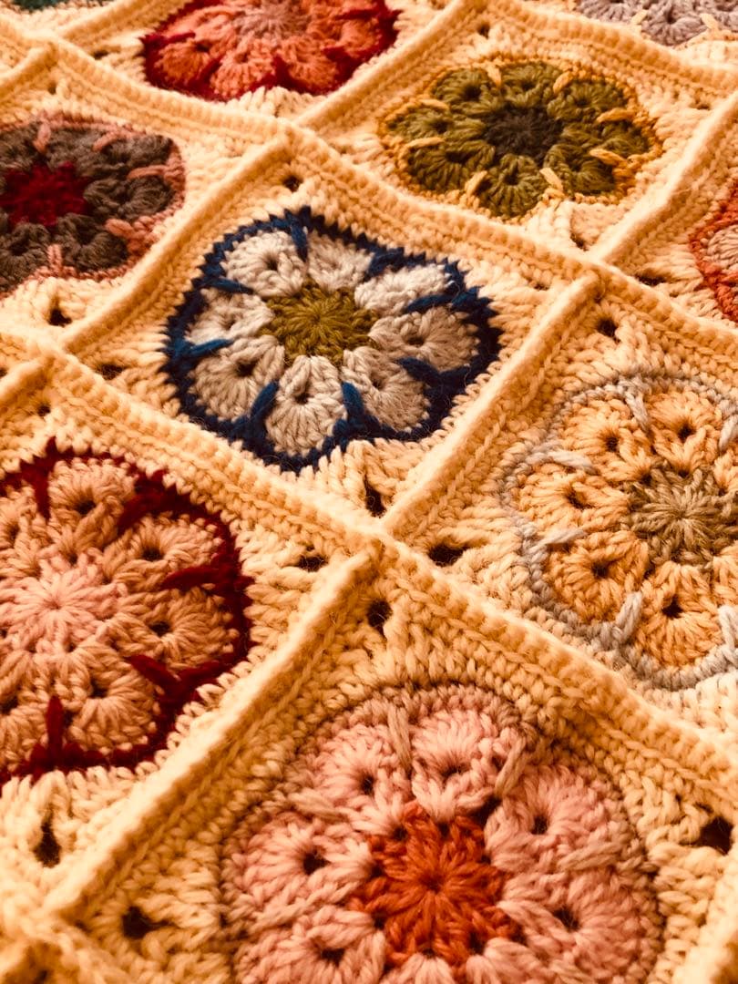 手編み　ブランケット　膝掛け　アフリカンフラワー　モチーフ　マルチカバー