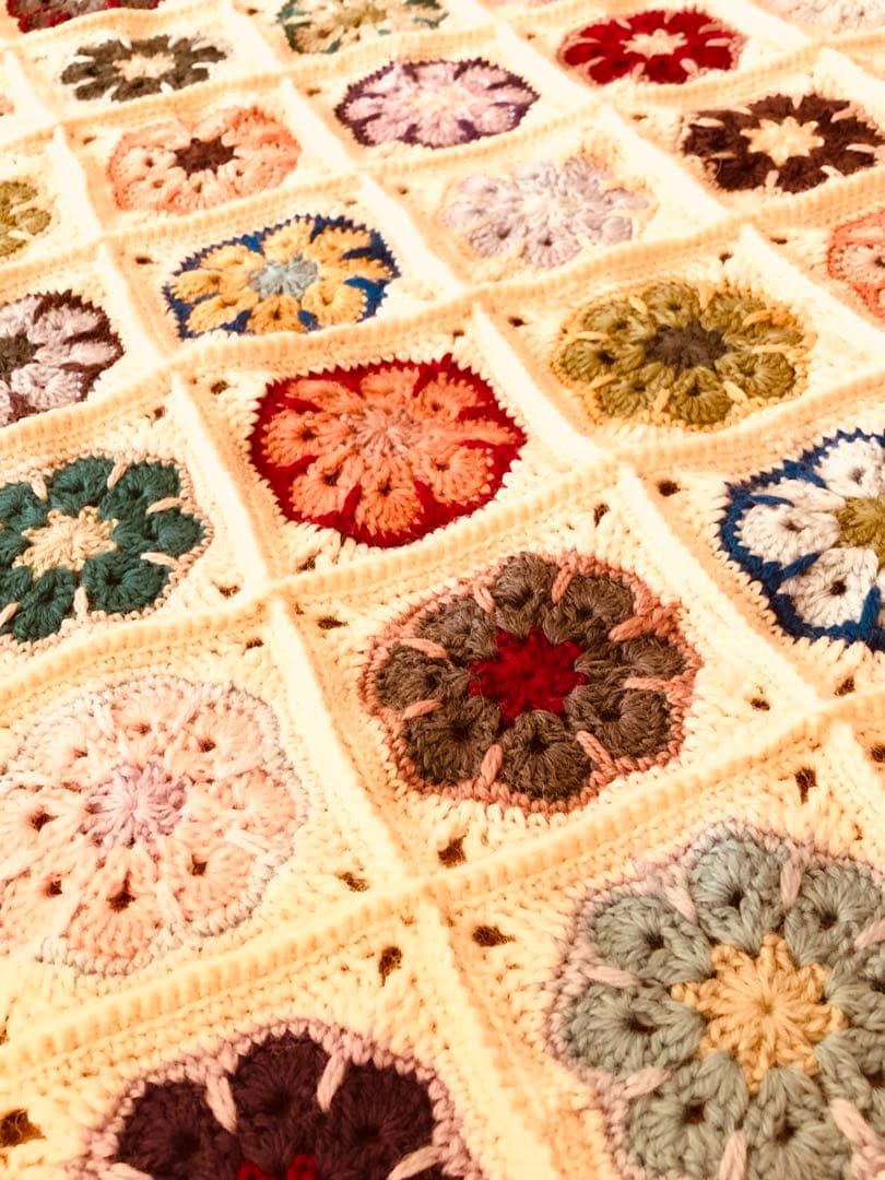 手編み　ブランケット　膝掛け　アフリカンフラワー　モチーフ　マルチカバー
