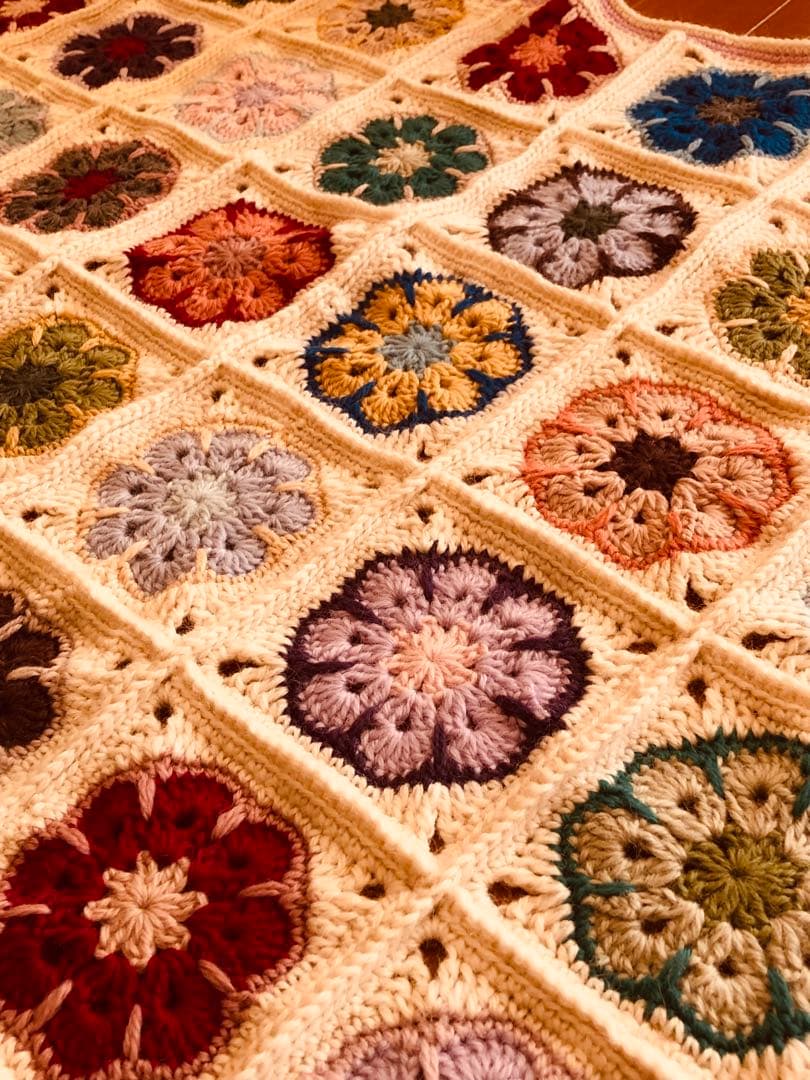 手編み　ブランケット　膝掛け　アフリカンフラワー　モチーフ　マルチカバー