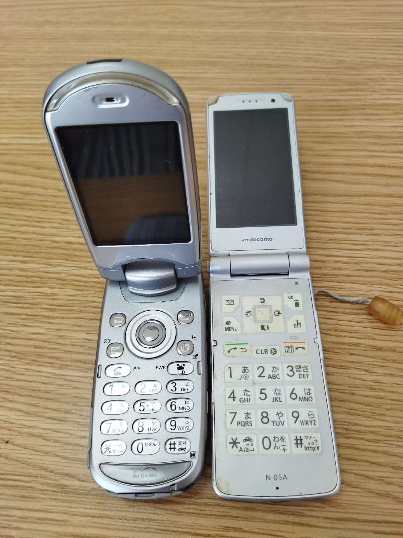 docomo　au他 スマートフォン　ガラケー　計16台　充電器あり　動作未確認