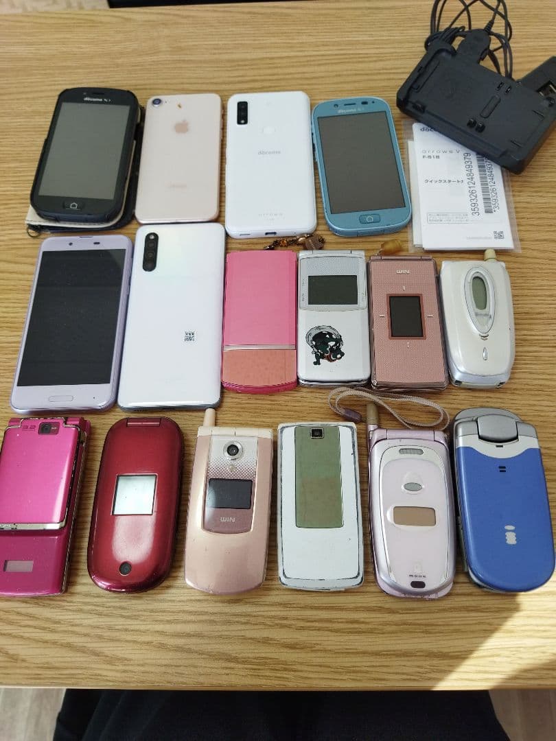 docomo　au他 スマートフォン　ガラケー　計16台　充電器あり　動作未確認