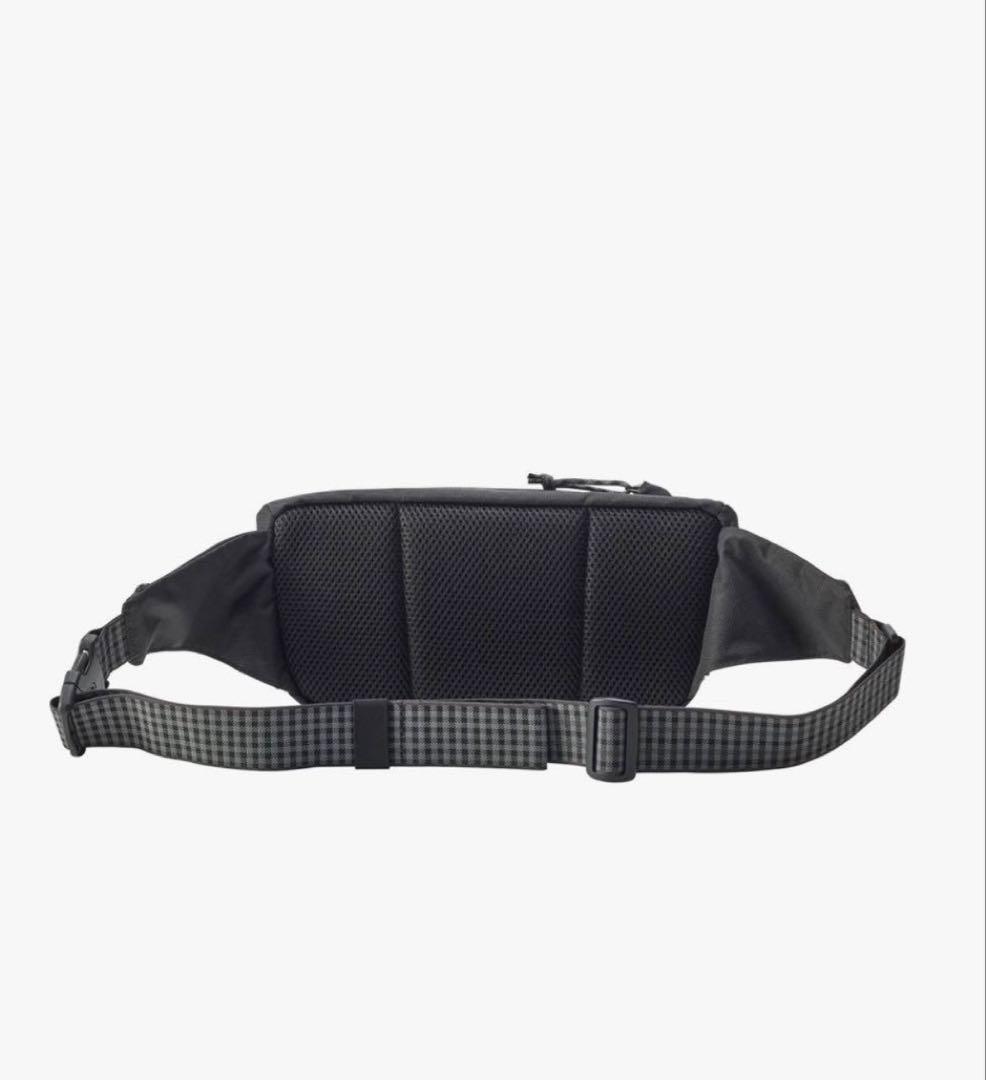 ファミリア　ニューエラ　ボディバッグ