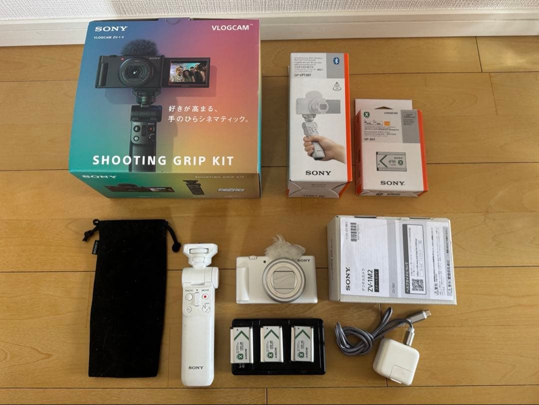 【SONY】zv-1m2￤グリップ付き￤バッテリー3つ￤フィルム付き
