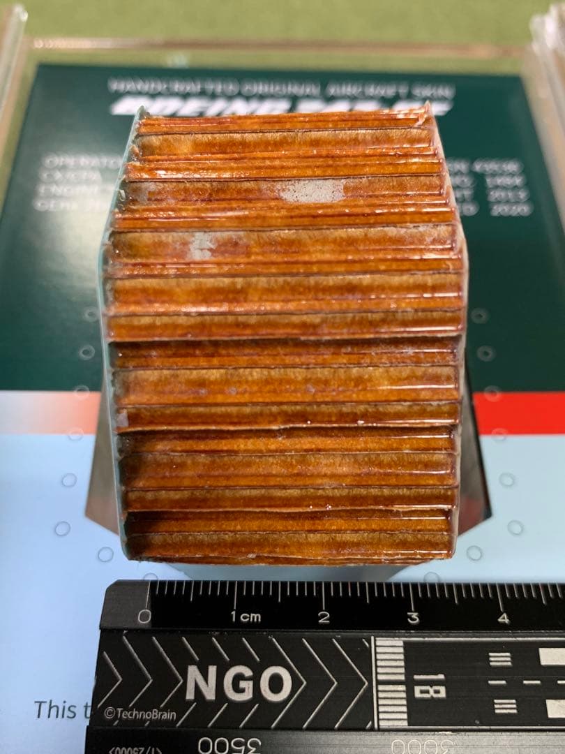 キャセイカーゴ B747 -8F 主翼 タグ ディスプレイ ハニカム 六角形