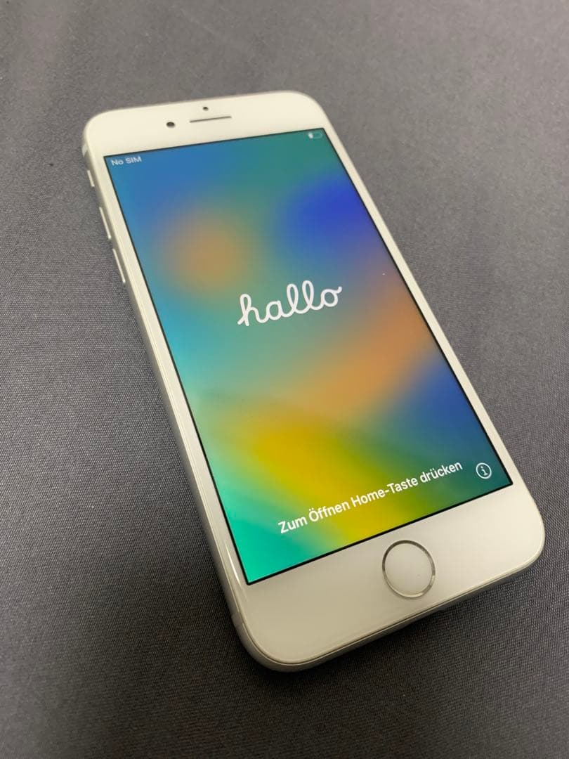 中古　iPhone8 64GB シルバー　SIMロック解除済み