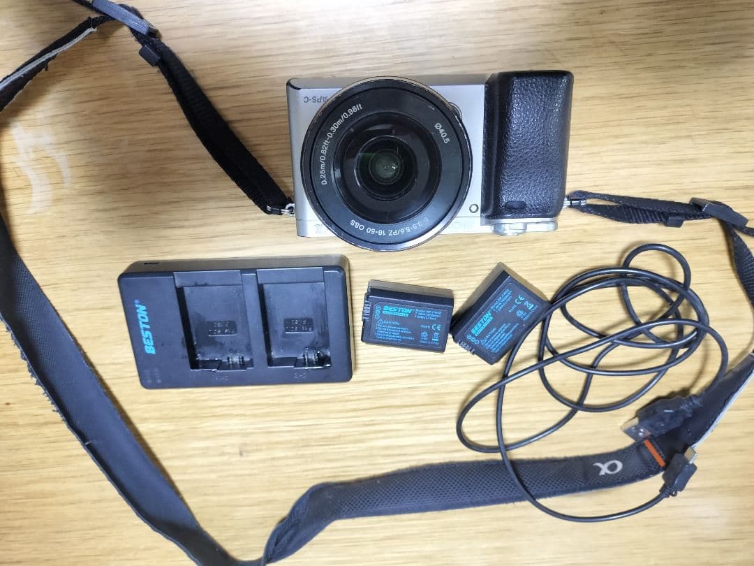 【中古】SONY α6000ミラーレス一眼 、16-50mmレンズ