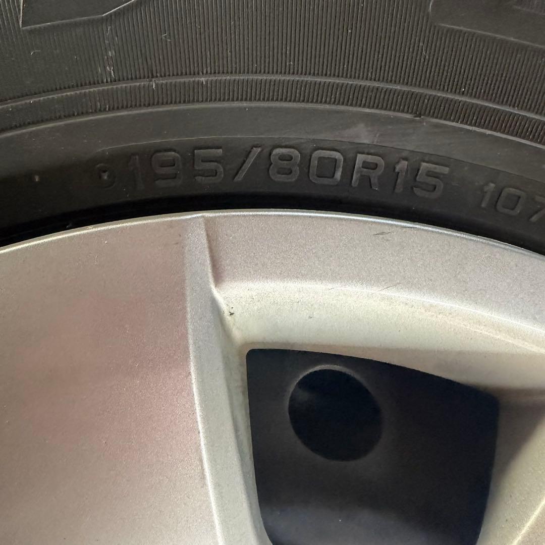 ［最終値下］ハイエース　スタッドレスタイヤ　純正ホイール　セット