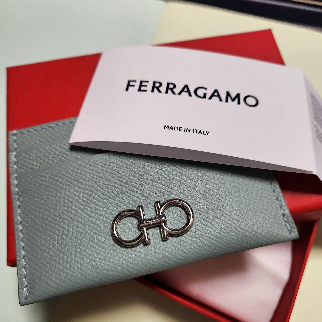 FERRAGAMO ブルーグレー 名刺入れ