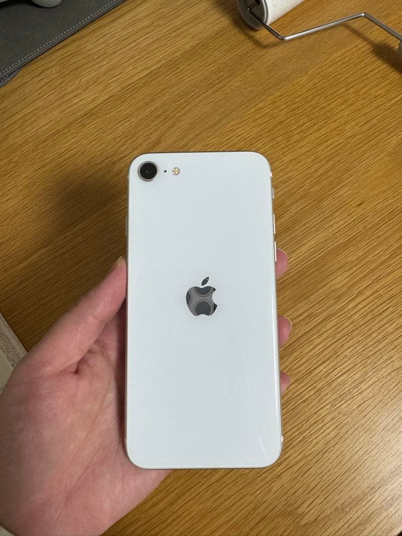 Apple iPhone SE 第2世代 ホワイト 128GB 本体のみ