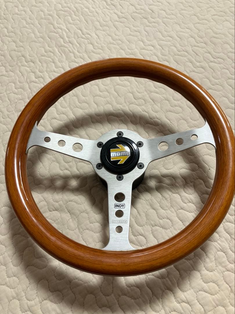 MOMO ステアリング　ハンドル