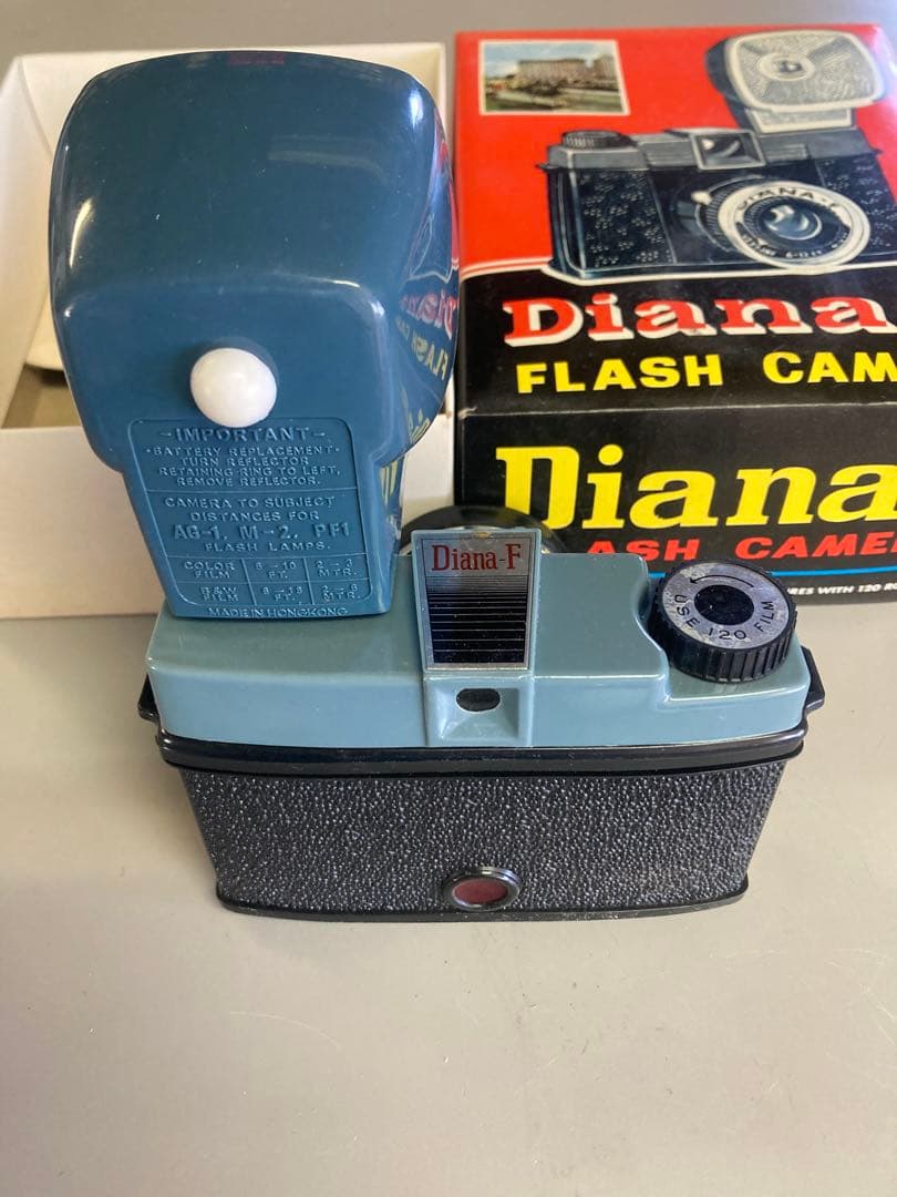 Diana-F フラッシュカメラ