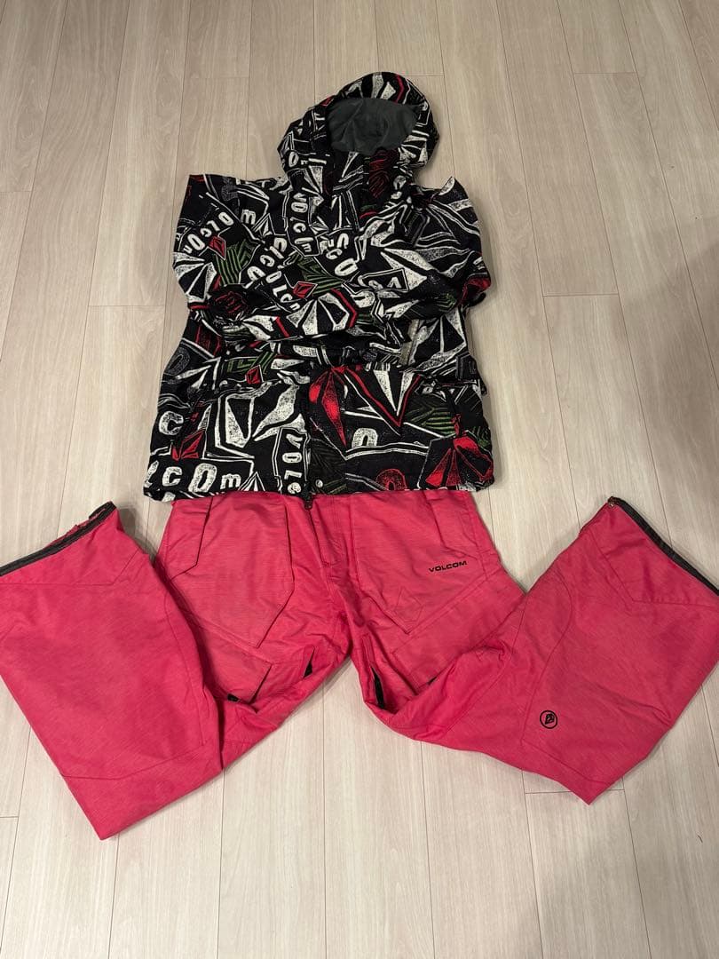 &*i様 VOLCOM スノーボードウェア メンズ上下セットM〜L相当