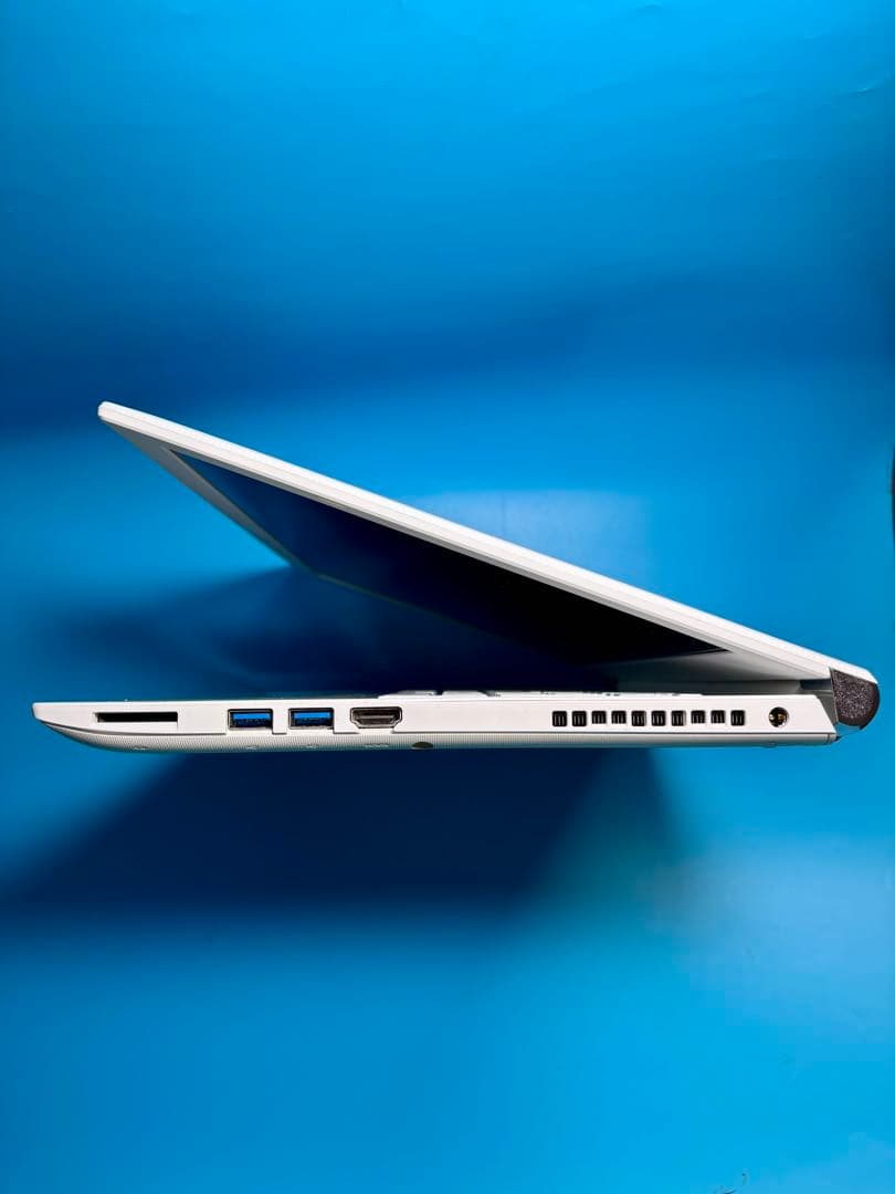 東芝 dynabook AZ65/GW i7 8550U SSD 2TB