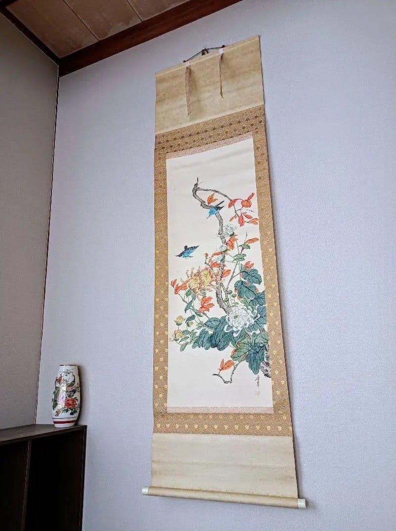 【瑠璃色のスズメと大菊の図】掛軸 開運 縁起物 絵 秋 五節句 重陽 インテリア