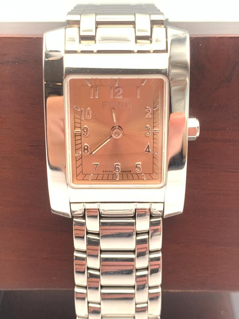 FENDI フェンディ 腕時計 クラシコ クォーツ サーモンピンク 7000L