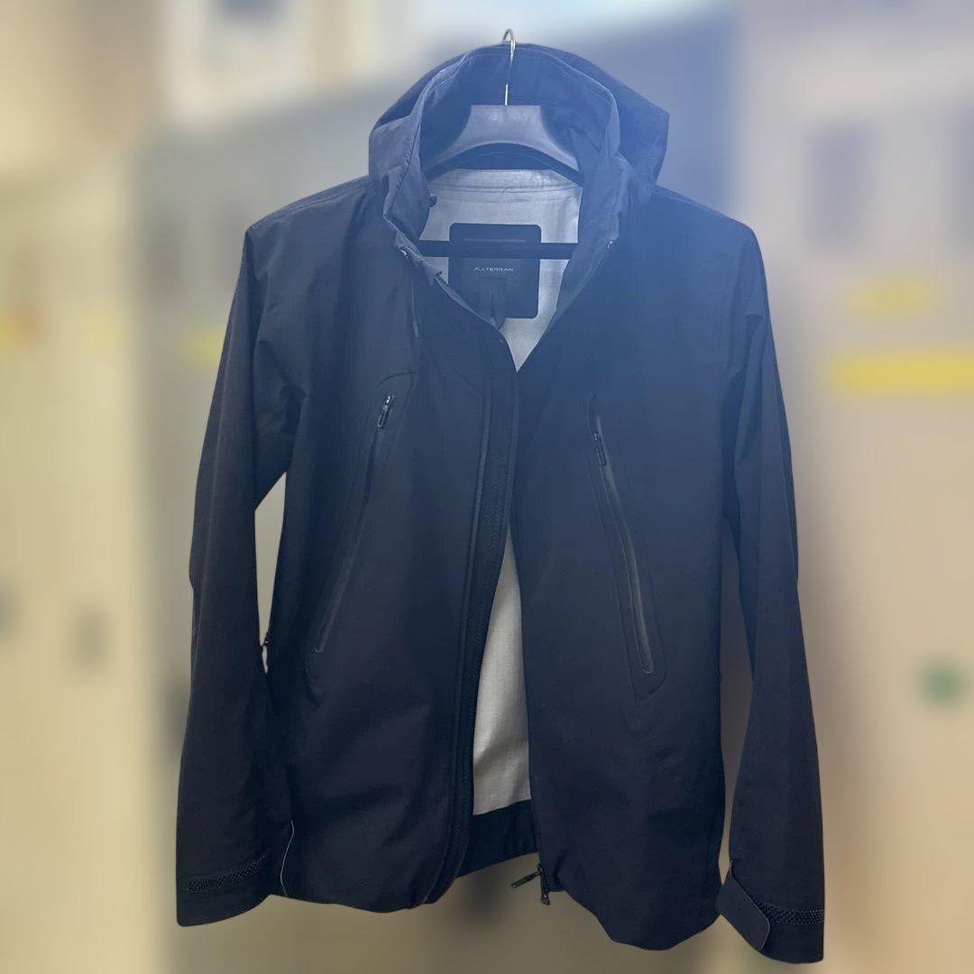 DESCENTE HARD SHELL JACKET “CREAS“